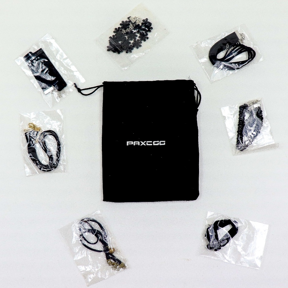 NIB 7 Assorted Black Velvet Chokers w Storage Bag